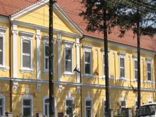 Castelul Bathyanyi Din Alesd poza